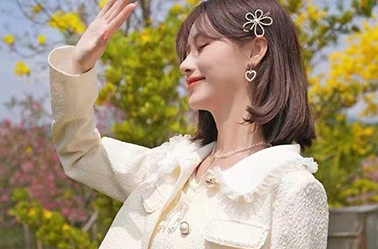 White Rustic Hair Collar Spring and Autumn Outfit